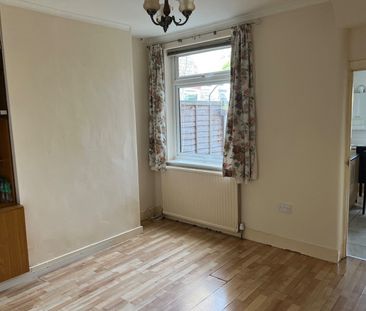 3 Bed Terraced House, Aveling Park Road, E17 - Photo 2