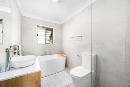 Stylish North-Facing Townhouse in Boutique Croydon Complex - Photo 5