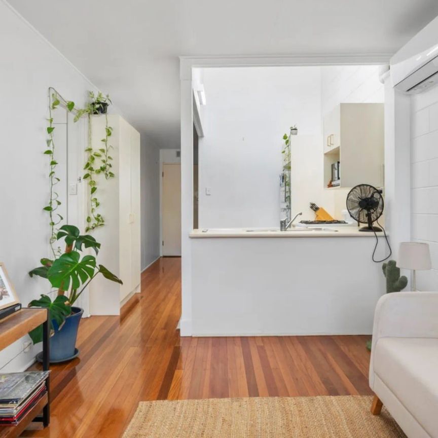 Bright and Stylish Two-Bedroom Apartment in Norman Park - Photo 1