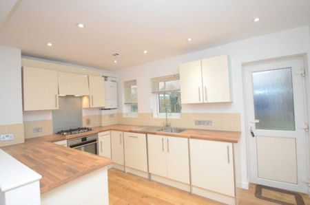 2 bedroom maisonette to rent - Photo 3
