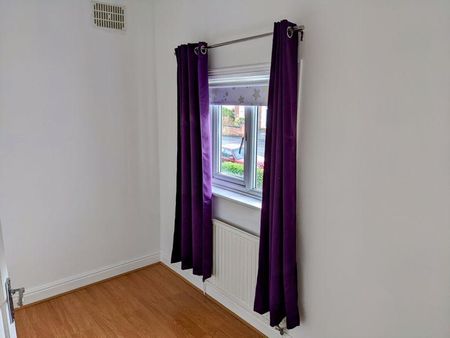 4 bedroom detached house to rent - Photo 4