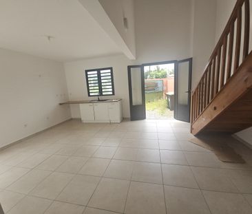 Location Maison 4 pièces 71m² ST ANDRE 97440 - Photo 2