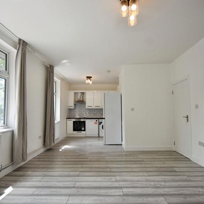 3 bedroom flat to rent - Photo 1