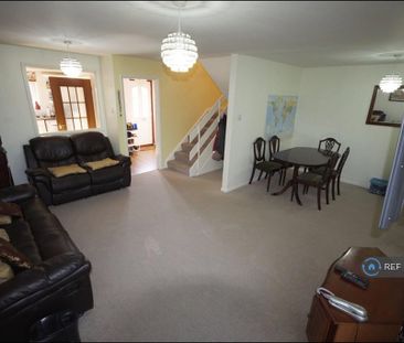 3 bedroom detached house to rent - Photo 2