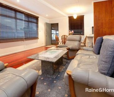 Family Home with Bonus Self Contained Bungalow - Photo 4