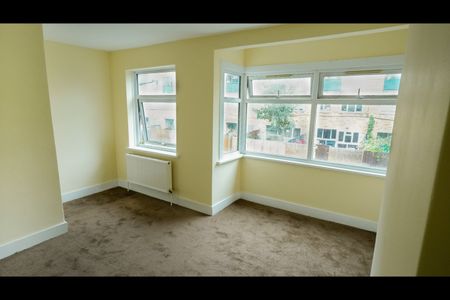 2 Bed Semi-Detached House, Walton Road, E12 - Photo 4