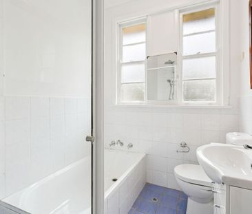 CHARMING HOME WITH LEAFY OUTLOOK AND LARGE GARDEN - Photo 2