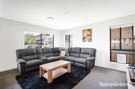 Modern Four Bedroom Family Home in a Prime Location - Photo 2