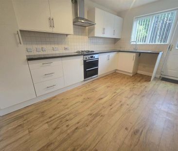 3 bedroom detached house to rent - Photo 5