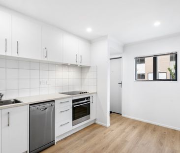 3 Bedroom in Mangere - Photo 5