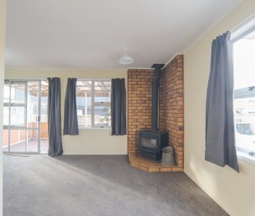 Charming 3-Bedroom Family Home in a Lovely Cul-de-Sac - Photo 5