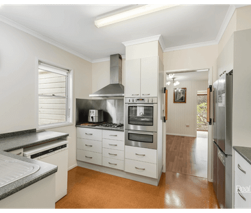 Charming Updated 2 Bedroom Cottage In Mount Lofty - Photo 6