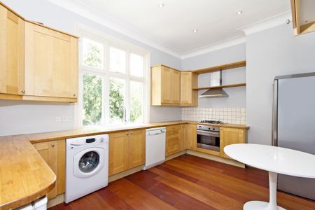 3 bedroom flat to rent - Photo 5