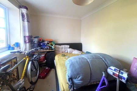 Kingsway, Woking - 2 bedrooms Property for lettings - Seymours - Photo 4