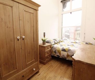 3 bedroom flat to rent - Photo 6