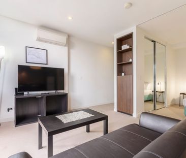 Fully Furnished Apartment in the heart of South Yarra - Photo 2