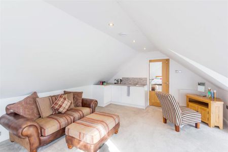 8 bedroom detached house to rent - Photo 3