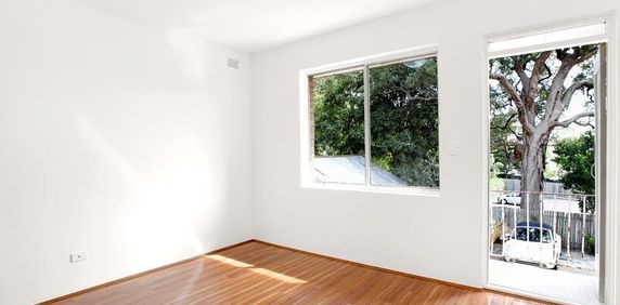 Charming One Bedroom Apartment in the Heart of Marrickville - Ideal for Professionals! - Photo 2