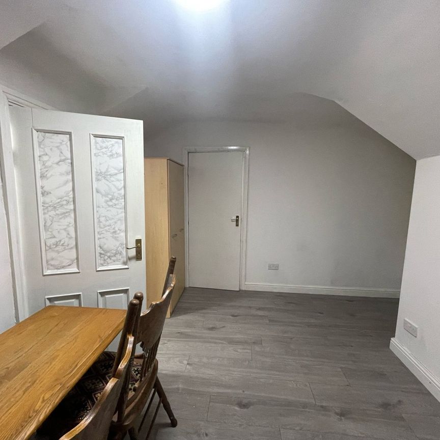 1 Bed Flat, Sherbourne Road, B27 - Photo 1