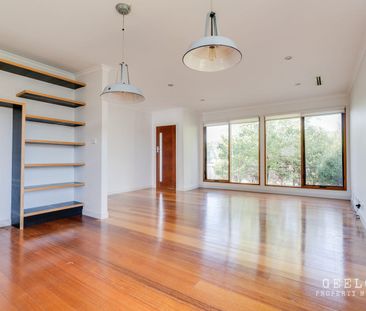 Modern Three Bedroom Home In Newcomb. - Photo 1