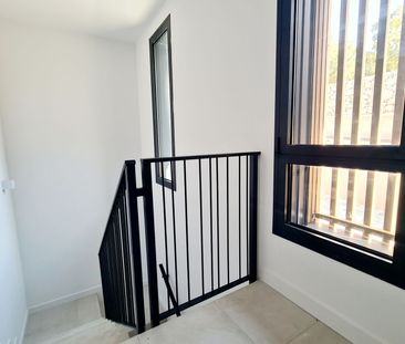 Semi-Detached House in El Chaparral - Photo 2