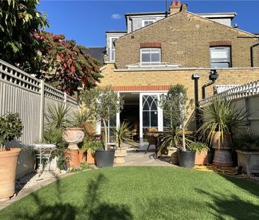 A wonderfully presented four bedroom house in the heart of Barnes. ... - Photo 1