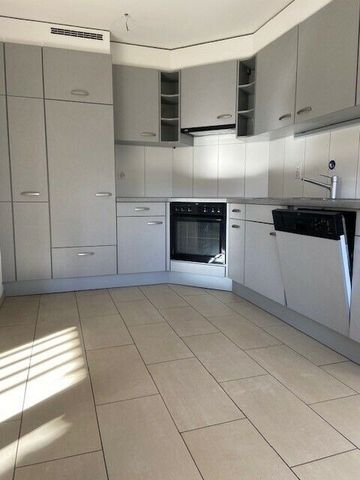 5½-ROOM APARTMENT IN A FAMILY-FRIENDLY NEIGHBORHOOD - Photo 2