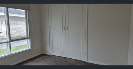 Charming Retro-Style Townhouse – Room Available for Flatmate - Photo 2