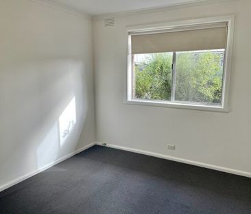 Family home with surrounding Parklands - Photo 3