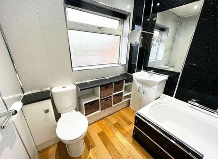 Shenstone Drive, Balsall Common, CV7 - Photo 2