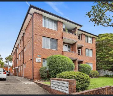 Updated Two Bedroom Unit In Convenient Location - Photo 6