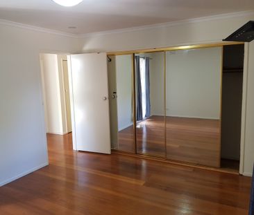 Family Home for Lease - Prime Wantirna Location! - Photo 4