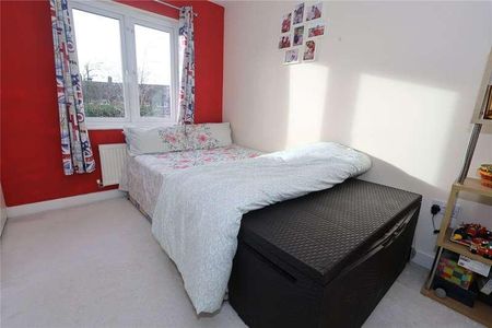 Baynton Road, Woking, Surrey, Surre, GU22 - Photo 2