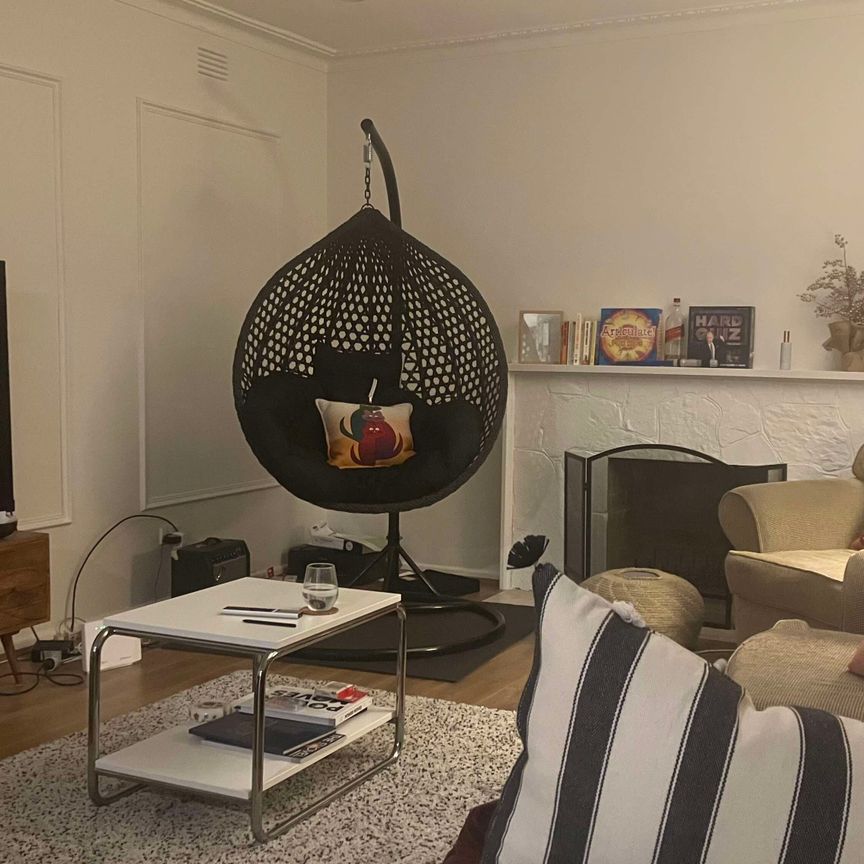 Blackburn North - Photo 1