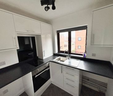 Mumby Road, Gosport, Hampshire, PO12 - Photo 2