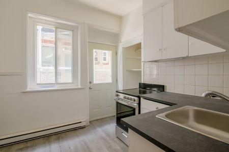 4890 Queen Mary Road - Photo 4
