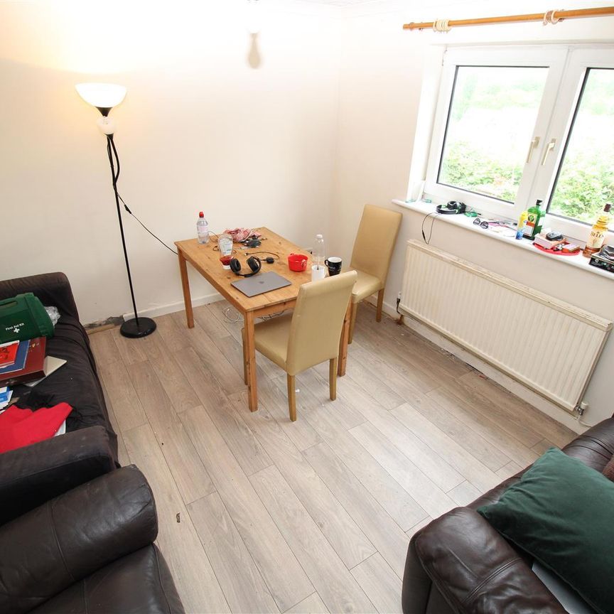 Room For Rent Wood Road, Pontypridd - Photo 1