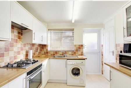 2 bed Ground Floor Flat for Rent - Photo 4