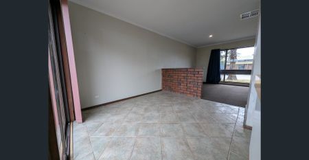 LOVELY 3 X 1 HOME WITH WORKSHOP - Photo 2