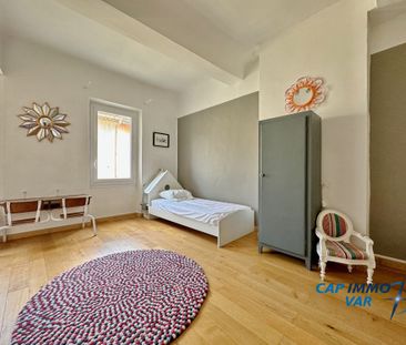 Location Appartement 5 pièces 138m² LE BEAUSSET 83330 - Photo 1