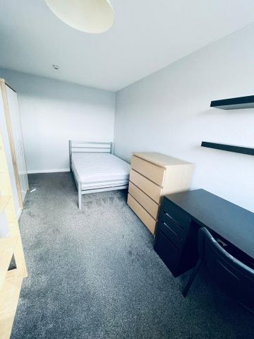 1 bedroom in a house share to rent - Photo 3