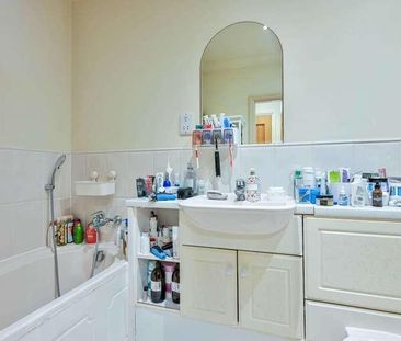 Elmdon Place, Gu, Guildford, GU1 - Photo 2