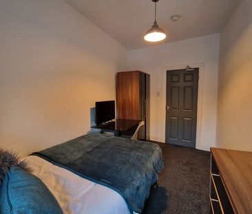 Room in a Shared House, Lower Broughton Road, M7 - Photo 1
