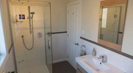 Immaculately Presented - Photo 3