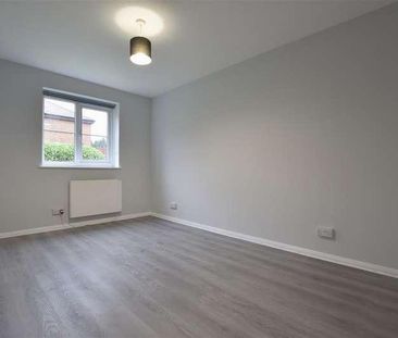 Wordsworth Mead, Redhill, RH1 - Photo 2