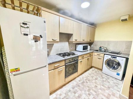 2 bedroom Flat To Let - Photo 5