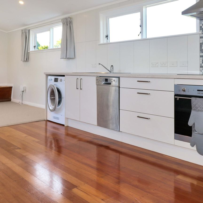 2 Bedroom Warm Quality property in Khandallah, Welliington - Photo 1