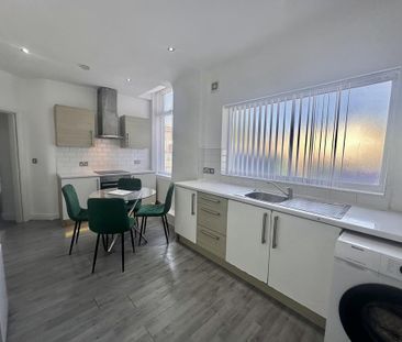 3 bedroom flat to rent - Photo 5