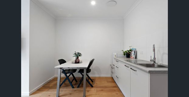 Modern New Studio Living in Noble Park – Bills Included, Fully Furnished - Photo 1