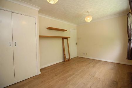 2 bedroom end of terrace house to rent - Photo 4